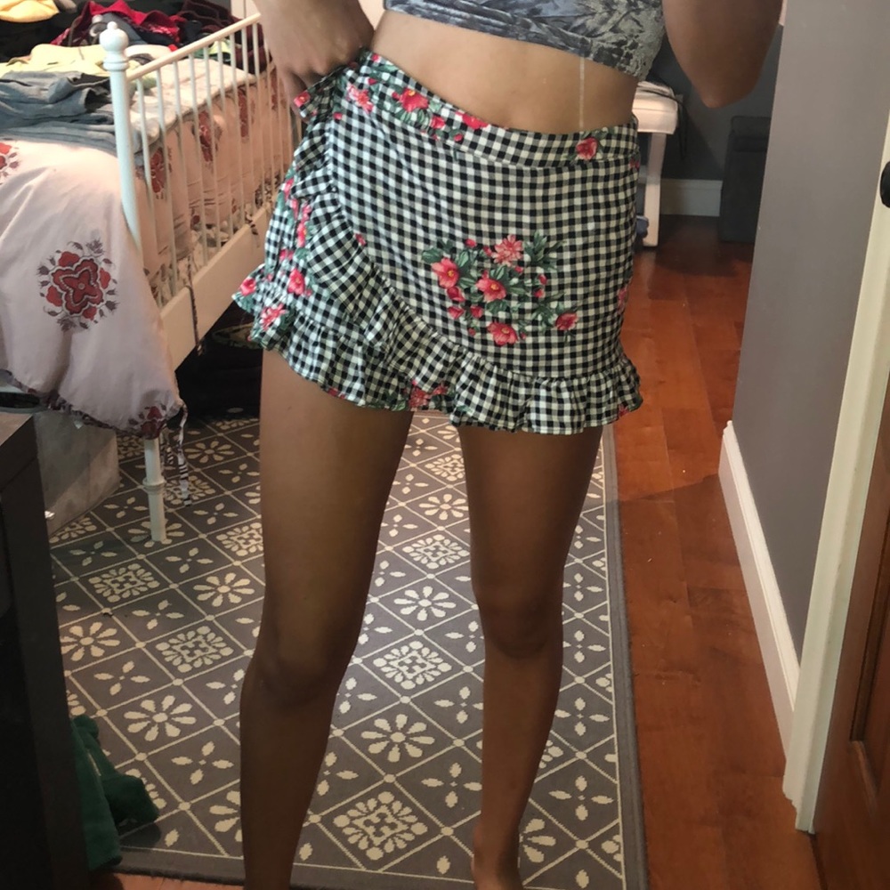 Super cute/comfy Forever 21 small shorts/skort